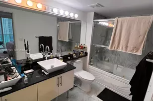 31 SE 5th St, Miami, FL 33131 - Photo 15