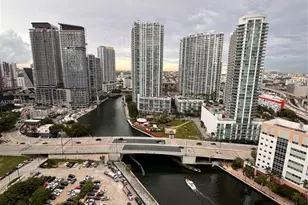 31 SE 5th St, Miami, FL 33131 - Photo 9