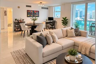 31 SE 5th St, Miami, FL 33131 - Photo 3