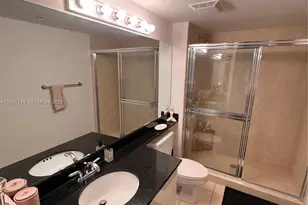 31 SE 5th St, Miami, FL 33131 - Photo 17
