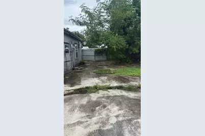 2240 NW 102nd St, Miami, FL 33147 - Photo 17
