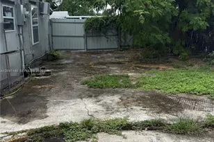 2240 NW 102nd St, Miami, FL 33147 - Photo 17