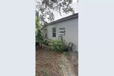 2240 NW 102nd St, Miami, FL 33147 - Photo 15