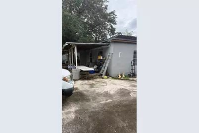 2240 NW 102nd St, Miami, FL 33147 - Photo 13