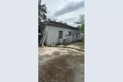 2240 NW 102nd St, Miami, FL 33147 - Photo 3