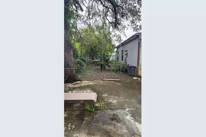 2240 NW 102nd St, Miami, FL 33147 - Photo 21