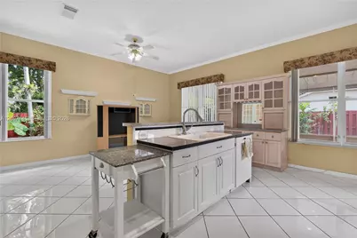 14639 SW 159th Pl, Miami, FL 33196 - Photo 11