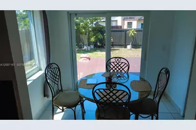 20042 W Lake Dr, Hialeah, FL 33015 - Photo 5