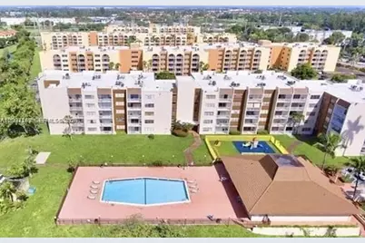 6950 Miami Gardens Dr #2-508, Hialeah, FL 33015 - Photo 1