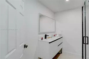 347 NE 110th St, Miami, FL 33161 - Photo 27