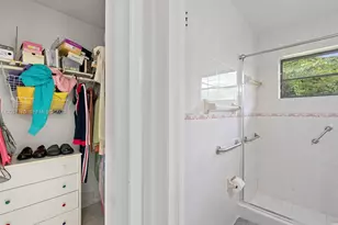 1075 W 32nd St, Hialeah, FL 33012 - Photo 13