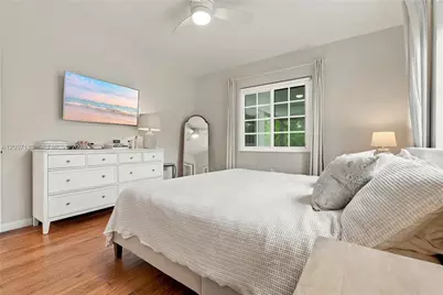 8827 Hawthorne Ave #-, Surfside, FL 33154 - Photo 15