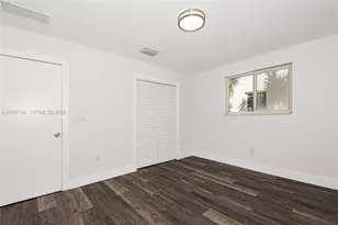 6910 Bay Dr, Miami Beach, FL 33141 - Photo 13