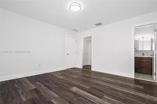 6910 Bay Dr, Miami Beach, FL 33141 - Photo 11