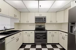 2555 Collins Ave, Miami Beach, FL 33140 - Photo 7
