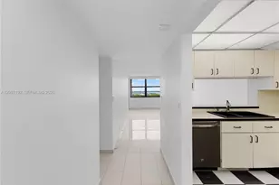 2555 Collins Ave, Miami Beach, FL 33140 - Photo 19