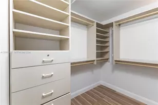 2555 Collins Ave, Miami Beach, FL 33140 - Photo 17