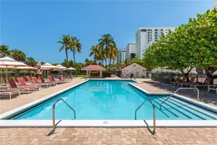 2555 Collins Ave, Miami Beach, FL 33140 - Photo 21