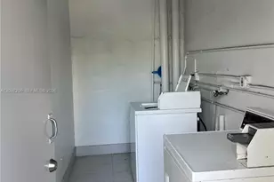 395 NE 21st St, Miami, FL 33137 - Photo 3