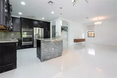 10235 NW 87th Ter, Doral, FL 33178 - Photo 19