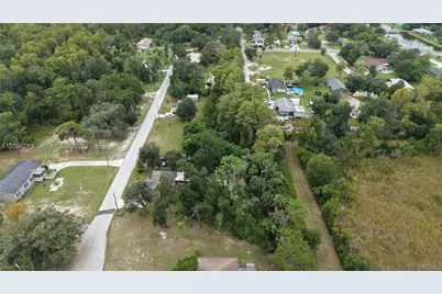 930 NE 1st Ter, Crystal River, FL 34429 - Photo 17