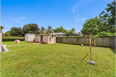 1300 NW 100th St, Miami, FL 33147 - Photo 19
