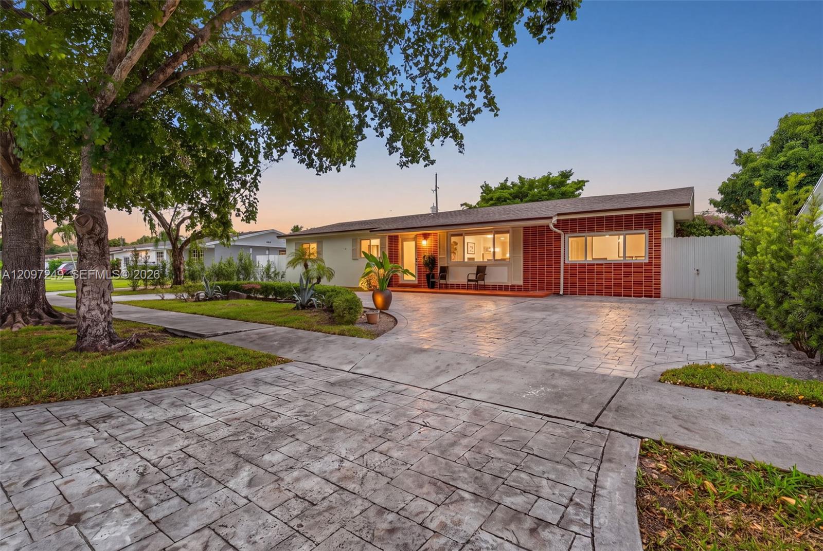 2700 SW 96th Ave, Miami, FL 33165 - MLS A12097249 - Coldwell Banker