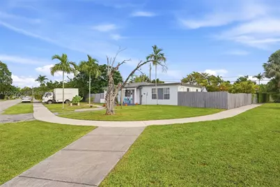 9270 SW 43rd St, Miami, FL 33165 - Photo 3