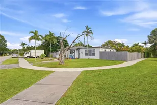 9270 SW 43rd St, Miami, FL 33165 - Photo 3