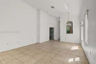 983 NE 37th Pl, Homestead, FL 33033 - Photo 5