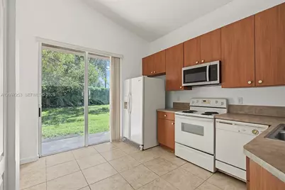 983 NE 37th Pl #983, Homestead, FL 33033 - Photo 9