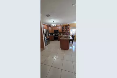 17665 NW 87th Ct, Hialeah, FL 33018 - Photo 7