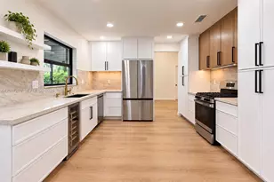 8240 SW 89th St, Miami, FL 33156 - Photo 9