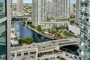 55 SE 6th St, Miami, FL 33131 - Photo 15