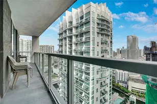 55 SE 6th St, Miami, FL 33131 - Photo 17