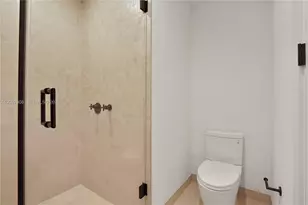 2200 Brickell Ave, Miami, FL 33129 - Photo 21