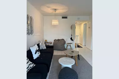 2899 Collins Ave #425, Miami Beach, FL 33140 - Photo 9