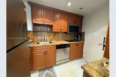 2899 Collins Ave #425, Miami Beach, FL 33140 - Photo 23