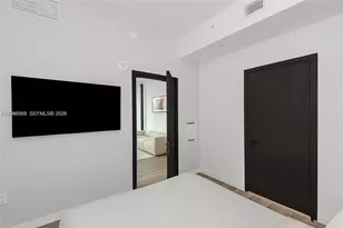 20 NE 11th St, Miami, FL 33132 - Photo 23