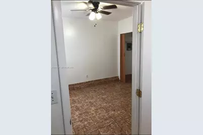 5836 NW 199th St, Hialeah, FL 33015 - Photo 45