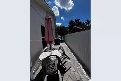 5836 NW 199th St, Hialeah, FL 33015 - Photo 41