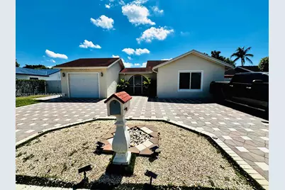5836 NW 199th St, Hialeah, FL 33015 - Photo 1