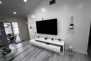 5836 NW 199th St, Hialeah, FL 33015 - Photo 13