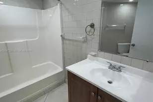 9421 Fontainebleau Blvd, Miami, FL 33172 - Photo 19