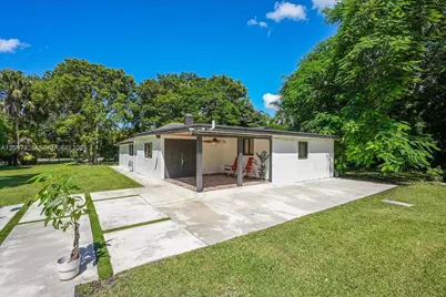 18490 SW 216th St, Miami, FL 33170 - Photo 23