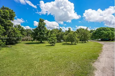 18490 SW 216th St, Miami, FL 33170 - Photo 45