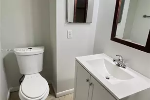 125 NW 93rd Ave, Pembroke Pines, FL 33024 - Photo 13