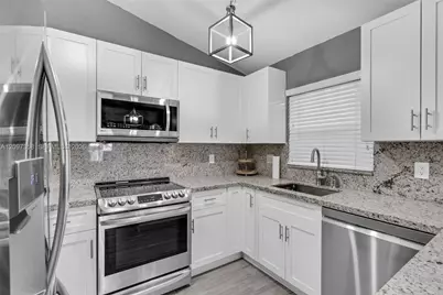 10831 NW 3rd Ct #N/A, Pembroke Pines, FL 33026 - Photo 9