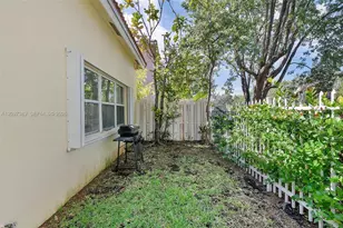 1960 Sweetbay Way, Hollywood, FL 33019 - Photo 45