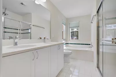 1960 Sweetbay Way, Hollywood, FL 33019 - Photo 39